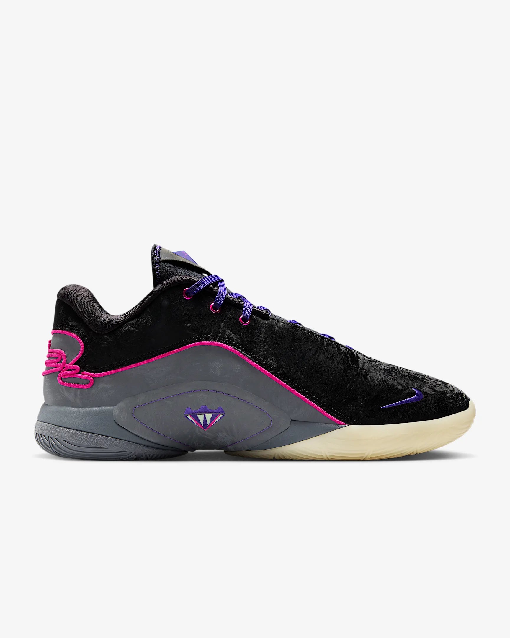 Nike LeBron XXII “Tunnel Vision”