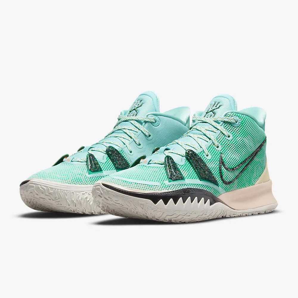 Kyrie 7 Copa